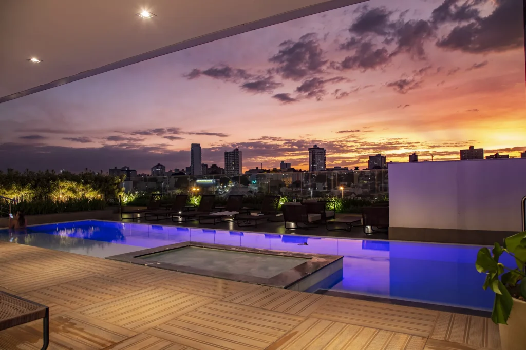 Piscina e área de lazer
