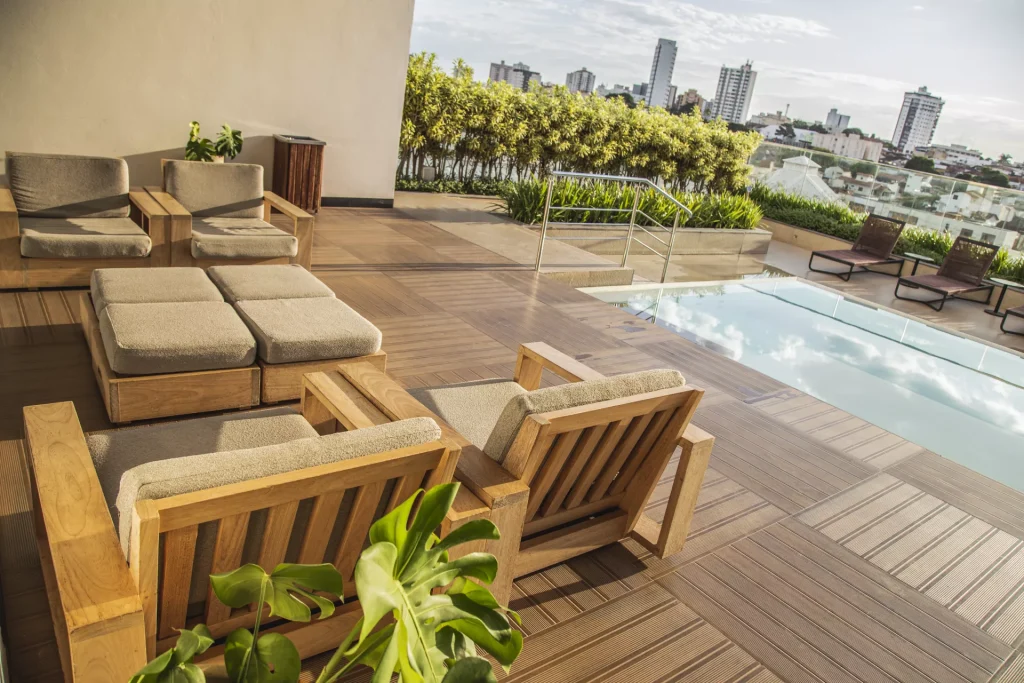 Piscina e área de lazer